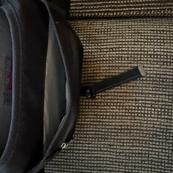 STM Linear Shoulder Bag for iPad/10-Inch Tablets (stm-212-026J-01) - Picture 6 of 10